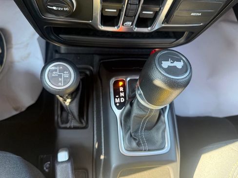 Used 2025 Jeep Wrangler Unlimited Sahara AWD/4WD image 30