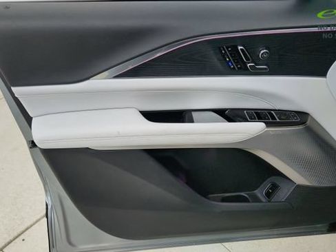 Used 2024 Cadillac Lyriq Luxury AWD/4WD image 36