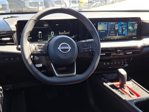 Used 2026 Nissan Kicks SR w/ SR Premium Package FWD image 18