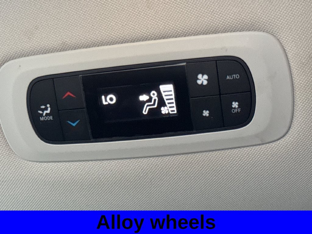 Used 2023 Chrysler Pacifica Touring-L FWD image 23