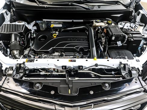 Used 2024 Chevrolet Equinox Premier image 11