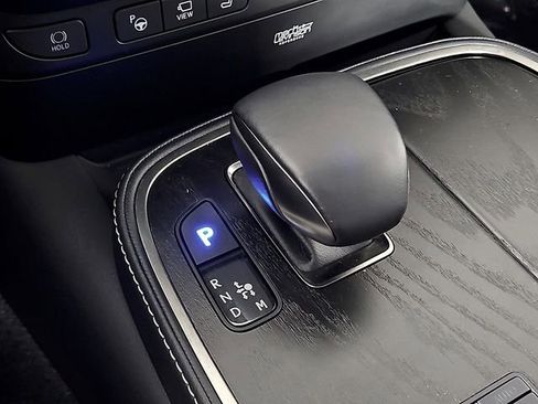 Used 2023 Lexus LS 500h AWD w/ Luxury Package image 17