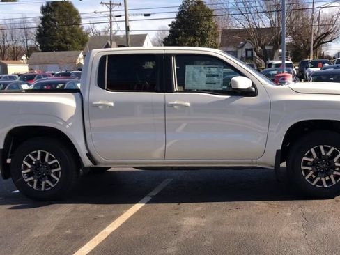 New 2026 Nissan Frontier SV w/ Tow Package AWD/4WD image 9
