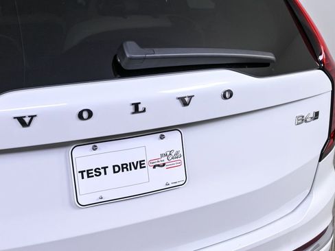 Certified 2025 Volvo XC90 B6 Plus AWD/4WD image 40