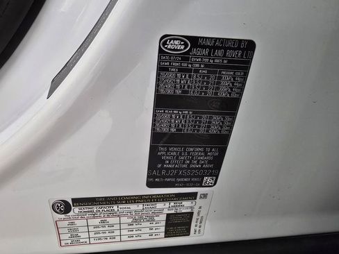 Used 2025 Land Rover Discovery S image 15