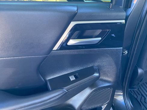 Used 2024 Mitsubishi Outlander SE Black Edition image 38