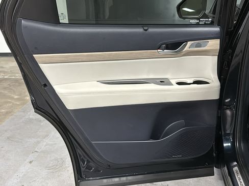 Used 2022 Hyundai Palisade Limited w/ Winter Package AWD/4WD image 20
