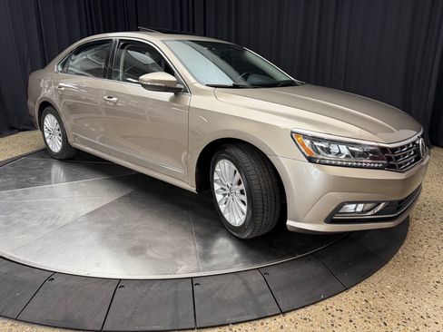 Used 2016 Volkswagen Passat 1.8T SE w/ Lighting Package (P06) FWD image 11