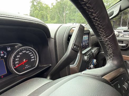Used 2022 Chevrolet Silverado 2500 High Country w/ Technology Package AWD/4WD image 12