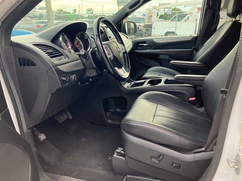 Used 2019 Dodge Grand Caravan GT image 10