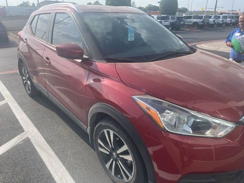 Used 2020 Nissan Kicks SV image 3