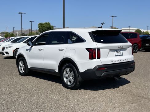 Used 2022 Kia Sorento LX FWD image 4