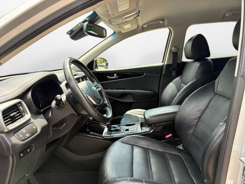 Used 2019 Kia Sorento EX FWD image 11