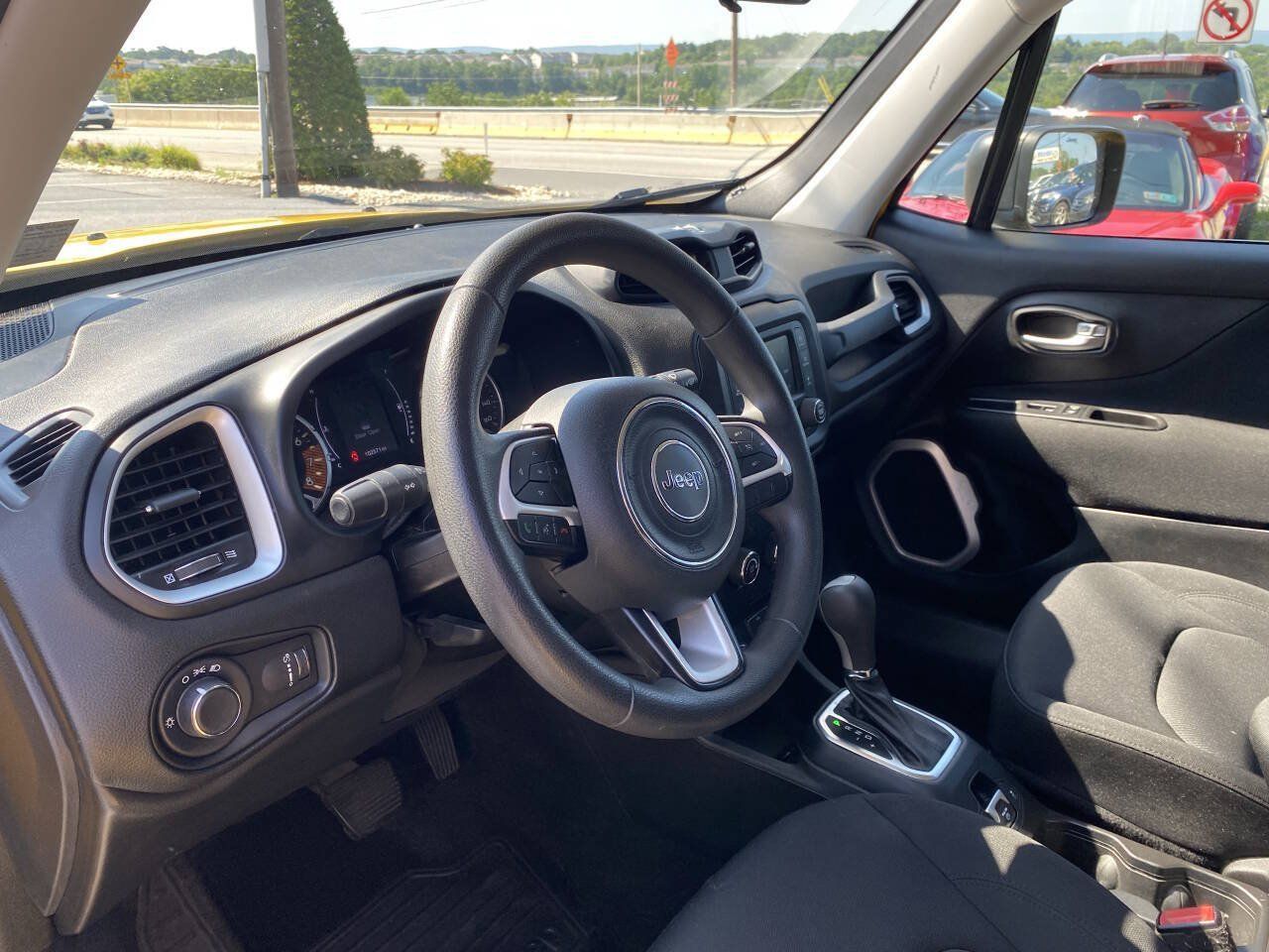 Used 2019 Jeep Renegade Sport w/ Sport Appearance Group AWD/4WD image 11