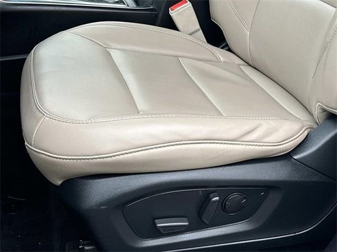 Used 2022 Ford Explorer XLT w/ Equipment Group 202A image 16