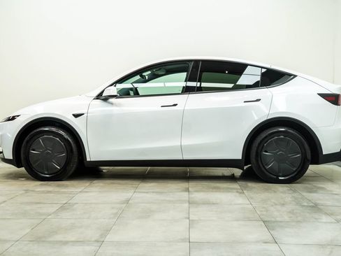 Used 2026 Tesla Model Y 2WD image 8