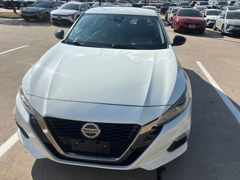 Used 2020 Nissan Altima 2.5 SR FWD image 2