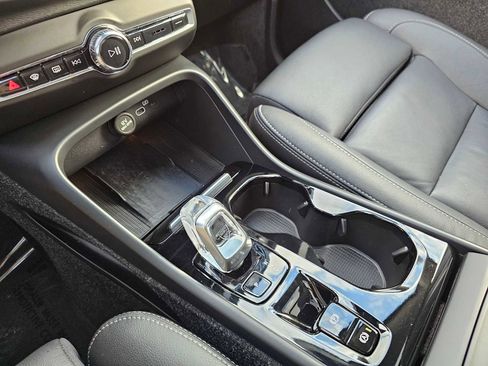 Used 2025 Volvo XC40 B5 Plus w/ Climate Package image 30