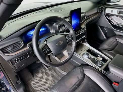 Certified 2021 Ford Explorer Platinum w/ Equipment Group 601A image 2