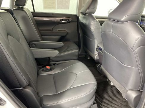 Used 2026 Toyota Highlander Platinum AWD/4WD image 12