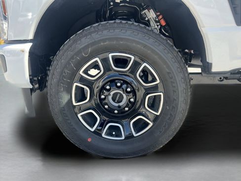 New 2026 Ford F250 Platinum w/ FX4 Off-Road Package AWD/4WD image 34
