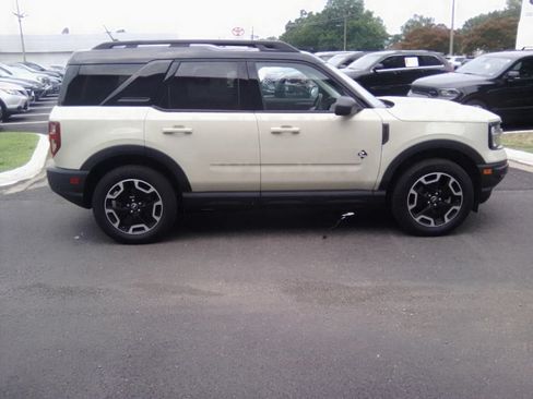 Used 2024 Ford Bronco Sport Outer Banks w/ Tech Package AWD/4WD image 2