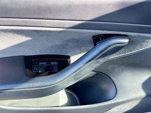 Used 2018 Tesla Model 3 Long Range image 18