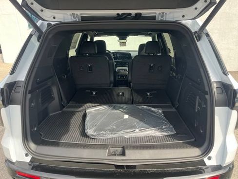New 2026 Chevrolet Traverse High Country w/ LPO, Floor Liner Package AWD/4WD image 13