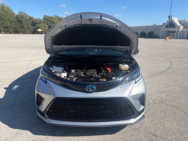 Used 2025 Toyota Sienna XSE w/ XSE Premium Package AWD/4WD image 18