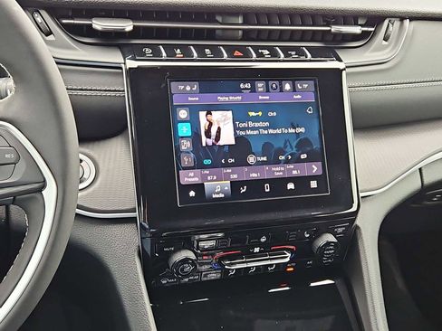 New 2025 Jeep Grand Cherokee L Laredo image 27