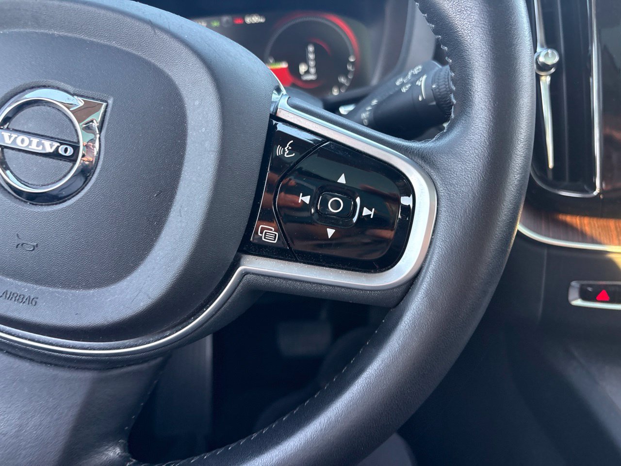 Used 2019 Volvo XC60 T8 Inscription w/ Advanced Package AWD/4WD image 26