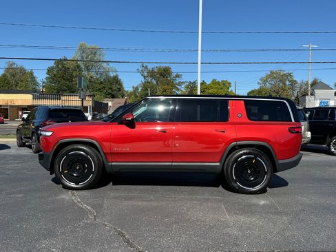 Used 2025 Rivian R1S Adventure image 5