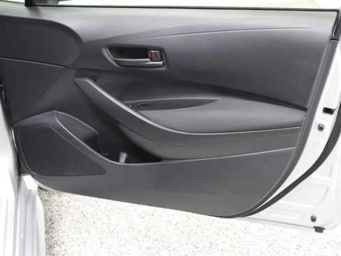 Used 2025 Toyota Corolla LE FWD image 30