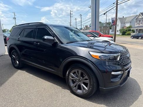Used 2023 Ford Explorer XLT w/ Equipment Group 202A AWD/4WD image 4