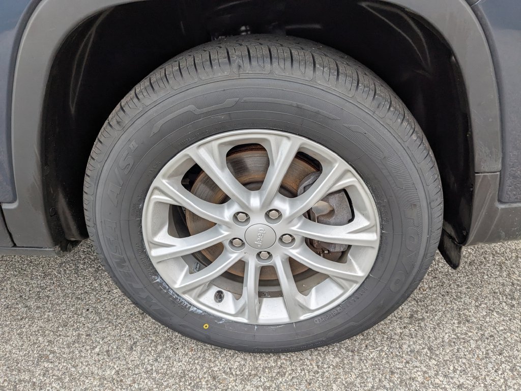Used 2019 Jeep Cherokee Latitude w/ Popular Appearance Group AWD/4WD image 18