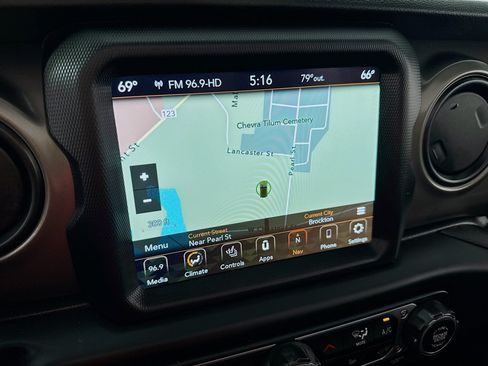 Used 2022 Jeep Wrangler Unlimited Sport w/ Sun And Sound Package AWD/4WD image 4