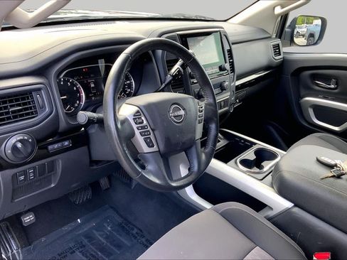 Used 2024 Nissan Titan SV w/ SV Convenience Package RWD image 15