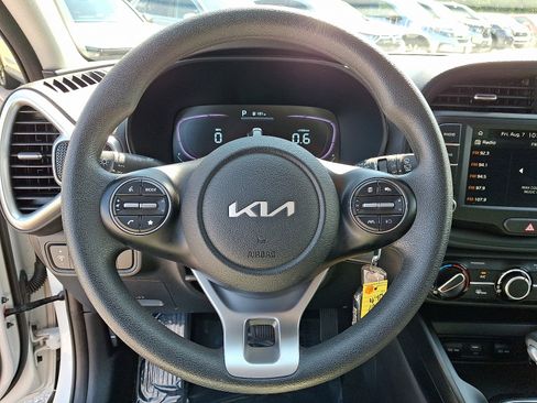 Certified 2025 Kia Soul LX w/ LX Technology Package FWD image 18