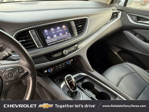 Used 2020 Buick Enclave Essence FWD image 18