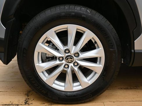 Used 2024 Toyota Corolla Cross LE AWD/4WD image 12