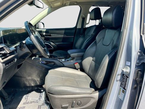 Used 2023 Kia Telluride EX w/ EX Captain's Chair Package image 21