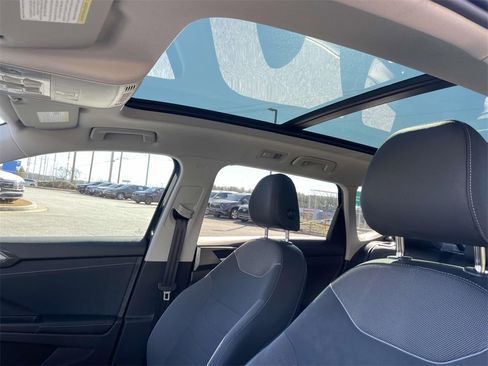 Used 2025 Volkswagen Taos SE image 19