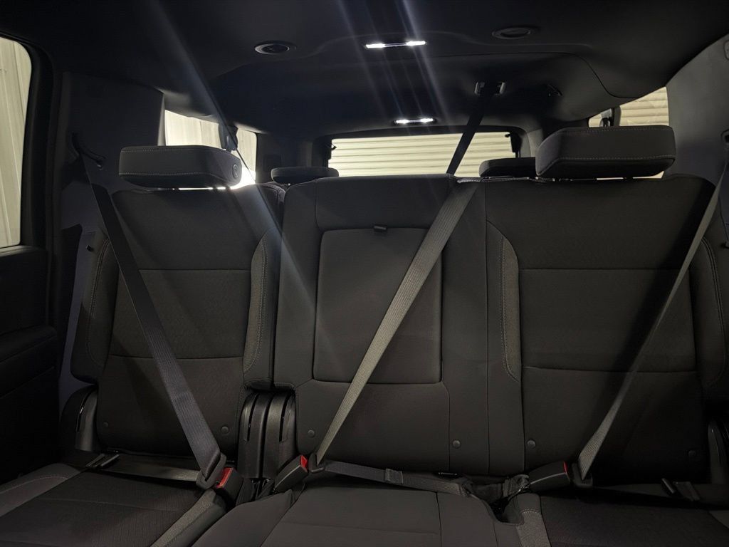 Used 2025 Chevrolet Suburban LS RWD image 13