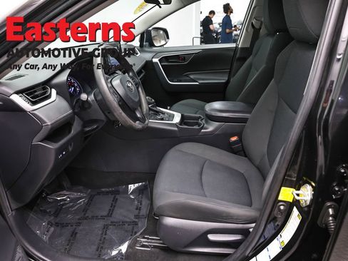 Used 2020 Toyota RAV4 LE AWD/4WD image 13