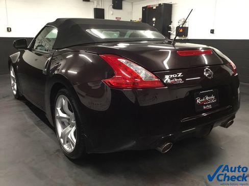 Used 2010 Nissan 370Z Touring w/ Sport Pkg image 19