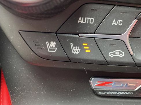 Used 2015 Chevrolet Corvette Z06 w/ 3LZ Preferred Equipment Group RWD image 20