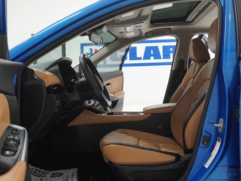 Used 2020 Nissan Sentra SV w/ SV Premium Package FWD image 5