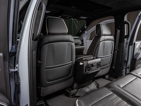 Used 2025 GMC Sierra 2500 AT4X image 33