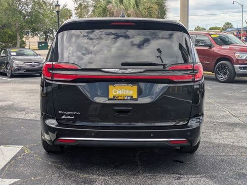 Used 2023 Chrysler Pacifica Touring-L FWD image 6