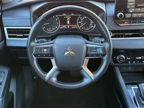 Used 2024 Mitsubishi Outlander FWD image 20